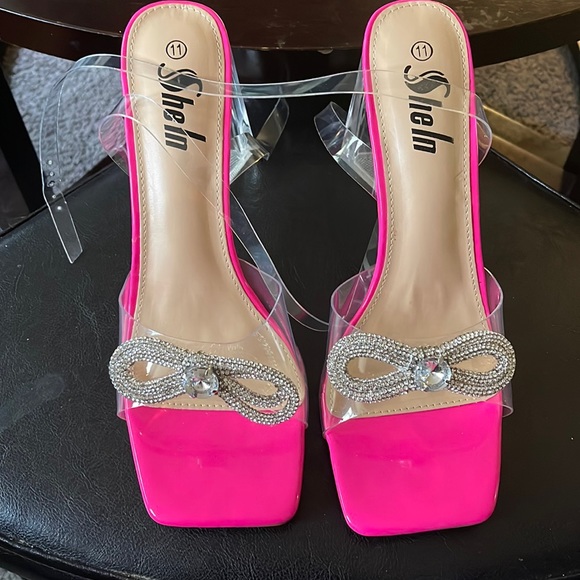 Size 11 - Picture 1 of 2